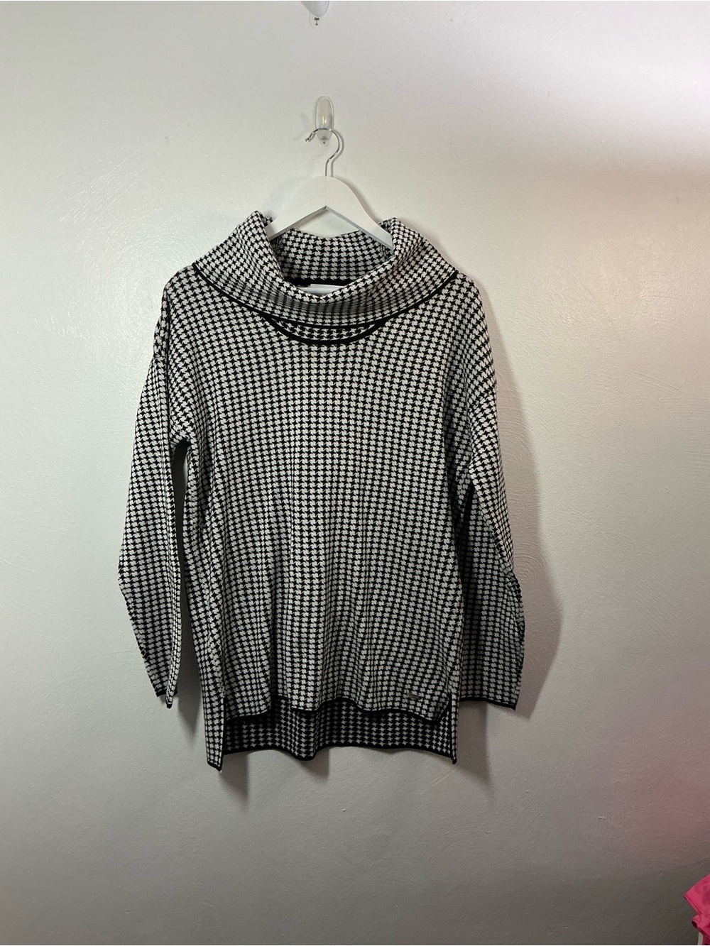 Calvin Klein Black & White Houndstooth Cowl Neck Sweater Size Medium